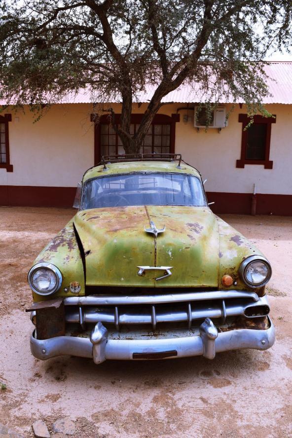 Die „Deko“ vor dem Canyon Roadhouse
