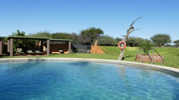 Entspannung im Pool in Namibia