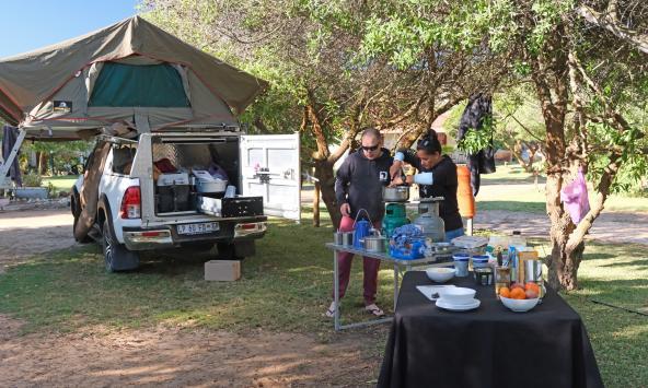 4WD Camper mit Dachzelt