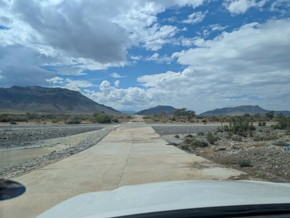 Überflutete Piste in der Regenzeit Namibia mit 4x4