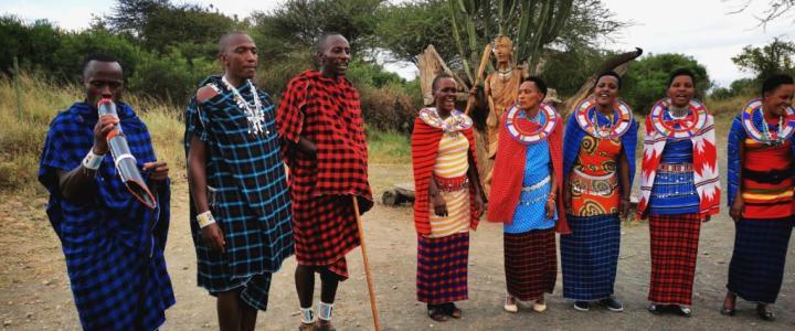 Original Maasai Lodge Begrüßung durch Masai Tanz Tansania